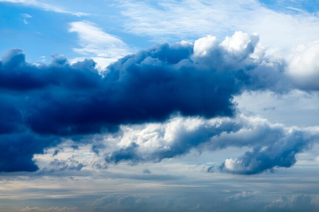 Photo low angle view of clouds in sky