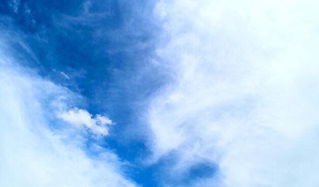 Photo low angle view of clouds in sky