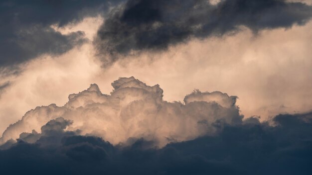 Photo low angle view of clouds in sky