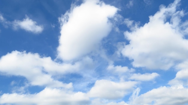 Photo low angle view of clouds in sky