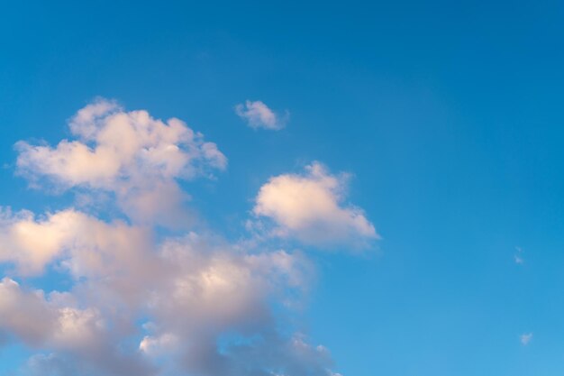 Photo low angle view of clouds in sky