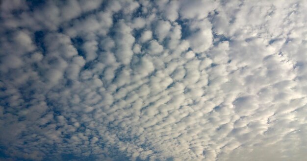 Photo low angle view of cloudscape