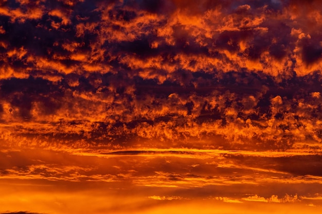 Photo low angle view of cloudy sky during sunset