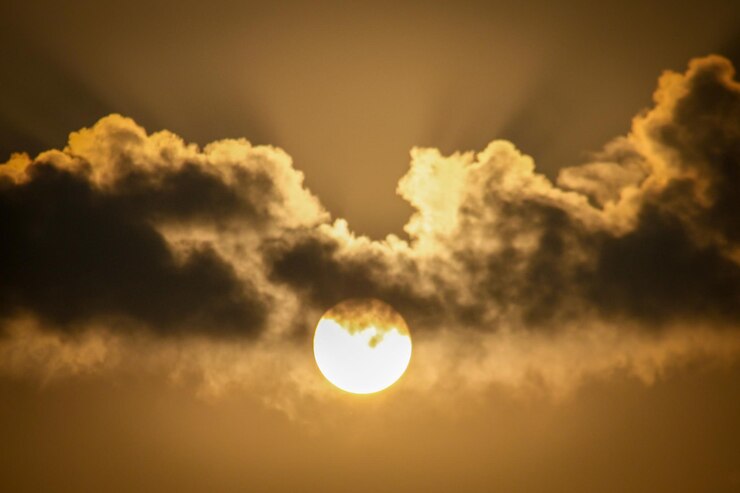 Photo low angle view of cloudy sky during sunset