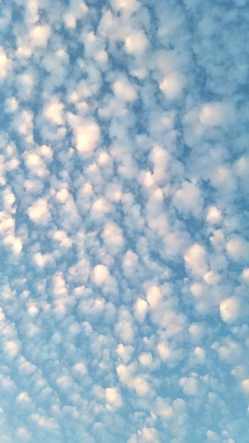 Photo low angle view of cloudy sky