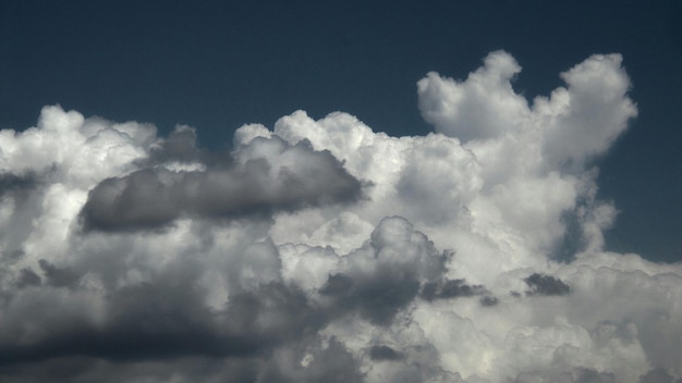 Photo low angle view of cloudy sky