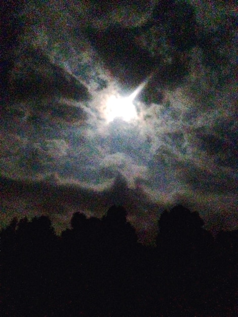 Photo low angle view of cloudy sky