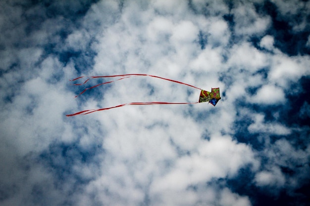 Photo low angle view of cloudy sky