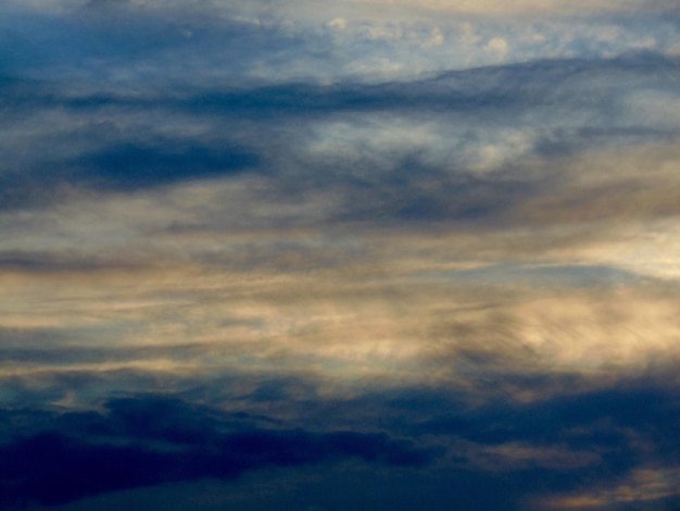 Photo low angle view of cloudy sky