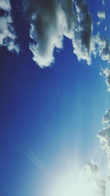 Photo low angle view of cloudy sky