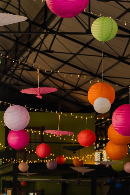 Photo low angle view of colorful illuminated lanterns hanging on ceiling