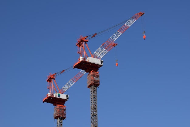 Photo low angle view of crane against clear sky