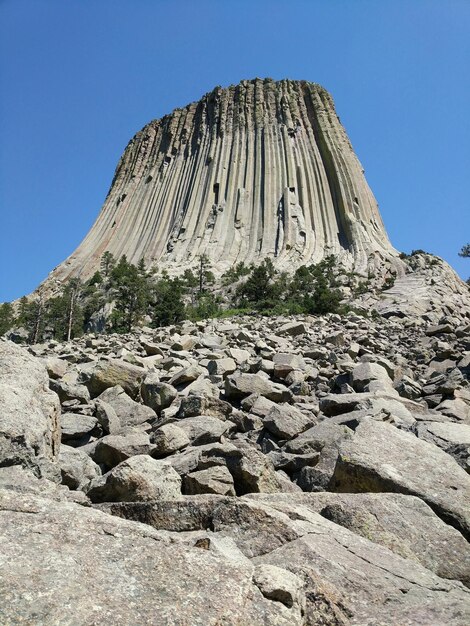 Foto vista a bassa angolazione della torre del diavolo