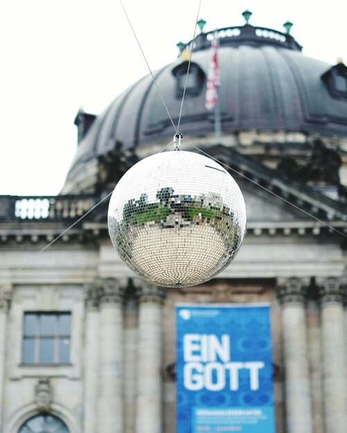 Photo low angle view of disco ball against bode-museum