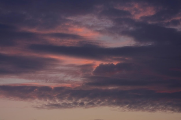 Photo low angle view of dramatic sky during sunset