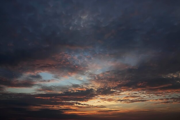 Photo low angle view of dramatic sky during sunset