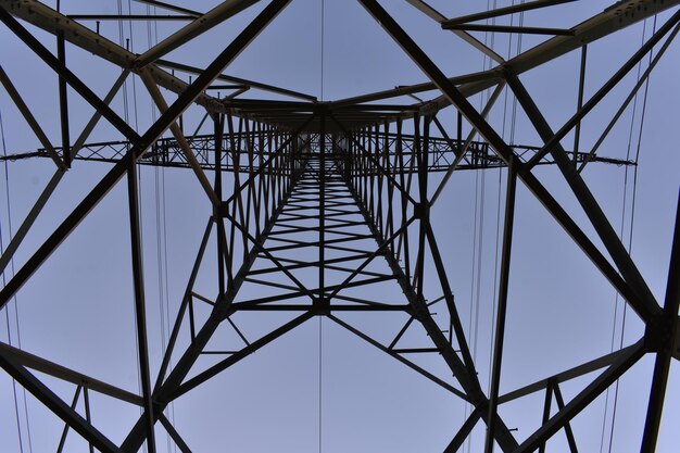 Photo low angle view of electricity pylon against clear sky