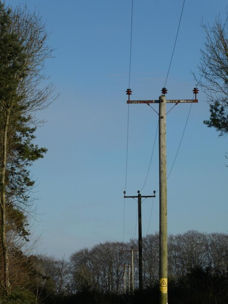 Photo low angle view of electricity pylon against clear sky