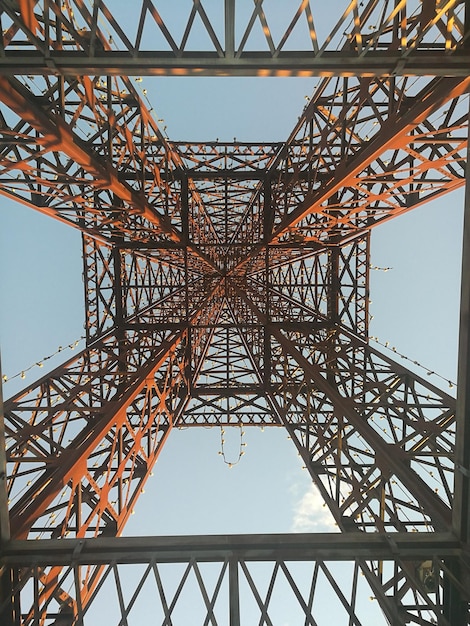 Photo low angle view of electricity pylon against clear sky