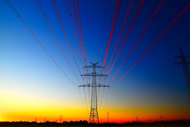 Photo low angle view of electricity pylon against sky during sunset