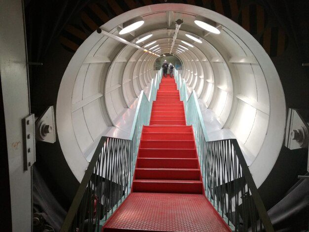 Photo low angle view of escalator