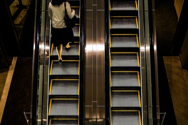 Photo low angle view of escalator