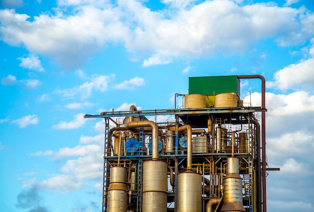 Photo low angle view of factory against sky