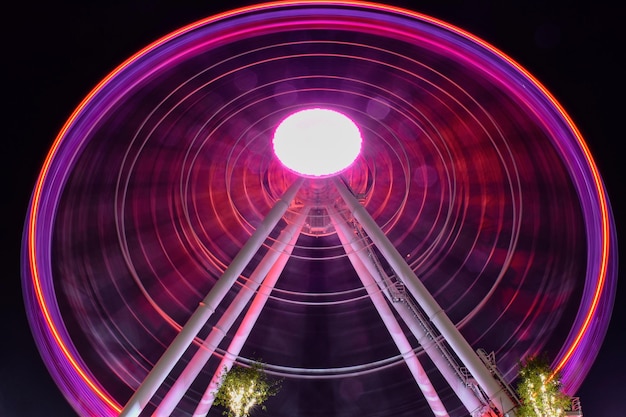 Photo low angle view of ferris wheel against sky at night