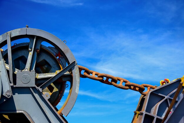 Photo low angle view of ferris wheel against sky