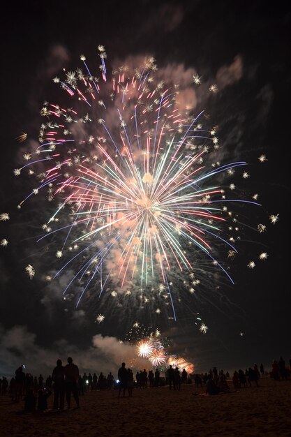 Photo low angle view of firework display at night