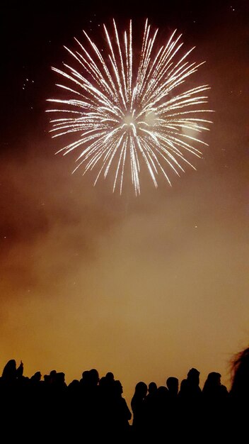 Photo low angle view of firework display at night