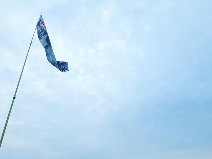 Photo 旗對天空的低角度視角