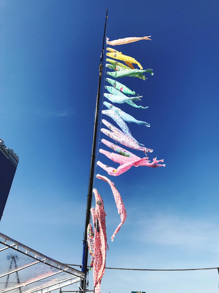 Photo 懸掛在天空的旗的低角度視角