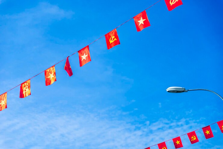 Photo 懸掛在天空的旗<unk>的低角度視角