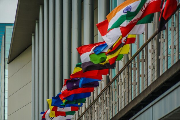 Photo low angle view of flags