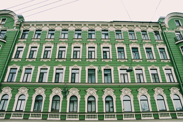 Photo low angle view of green building