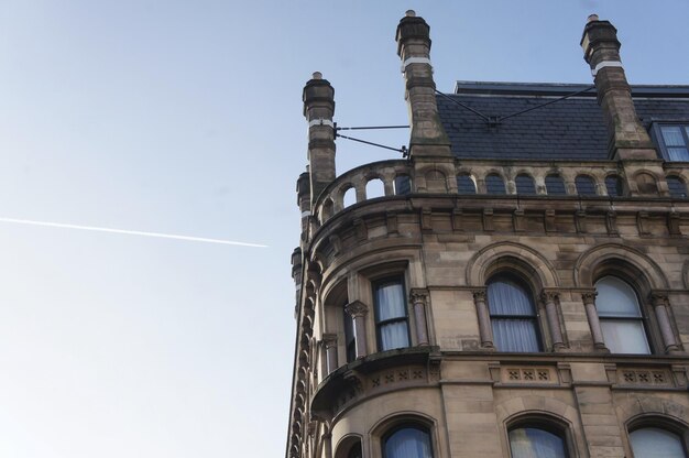 Foto vista a bassa angolazione dell'edificio storico contro il cielo