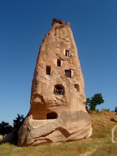 Photo low angle view of historical building against blue sky