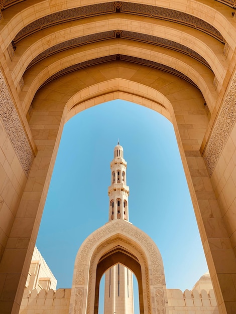 Photo low angle view of historical building against clear blue sky