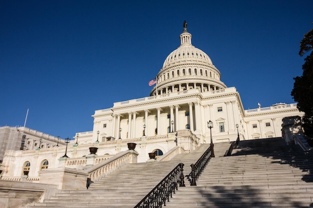 Photo low angle view of historical building against clear sky