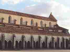 Photo low angle view of historical building against sky monasterio de las huelgas