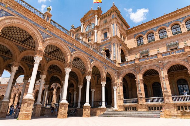 Photo low angle view of historical building against sky