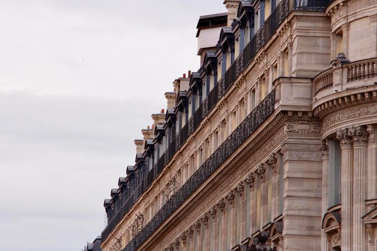 Photo low angle view of historical building against sky