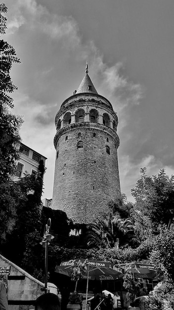 Photo low angle view of historical building against sky