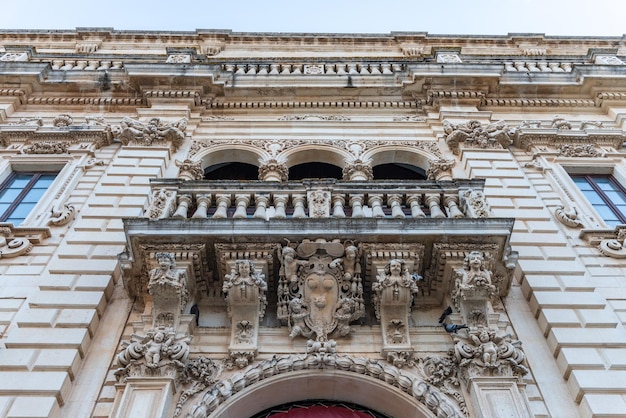 Foto vista ad angolo basso dell'edificio storico