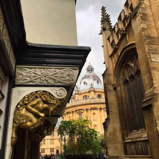 Photo low angle view of historical building