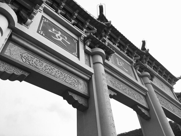 Photo low angle view of historical building