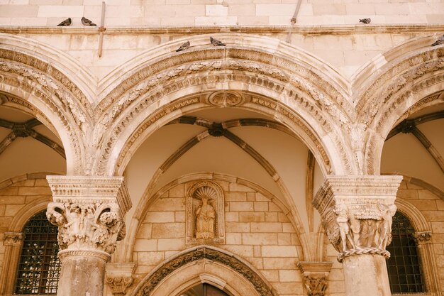 Photo low angle view of historical building