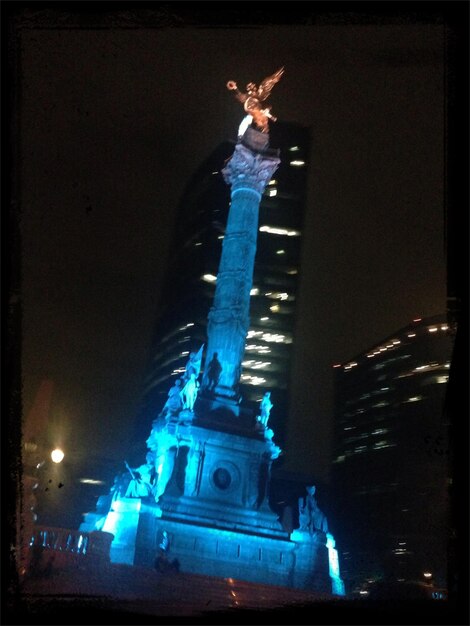 Photo low angle view of illuminated building at night