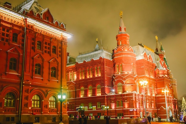 Photo low angle view of illuminated buildings against sky in city